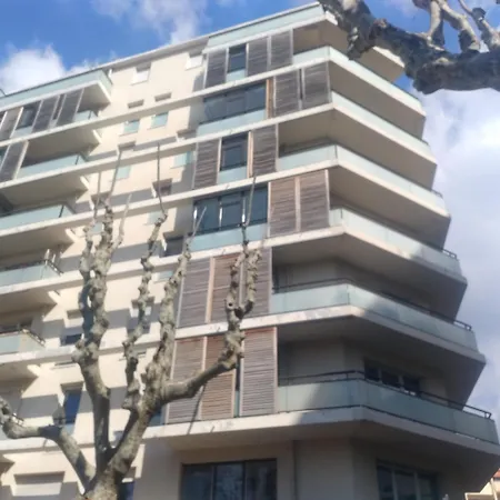 Calme Ouvrant Sur Magnifique Rooftop Проживание в семье